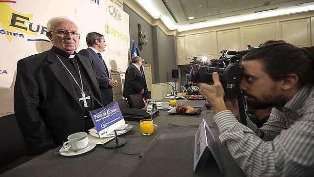 El cardenal Cañizares critica la promesa del PSOE de suprimir la materia de Religión