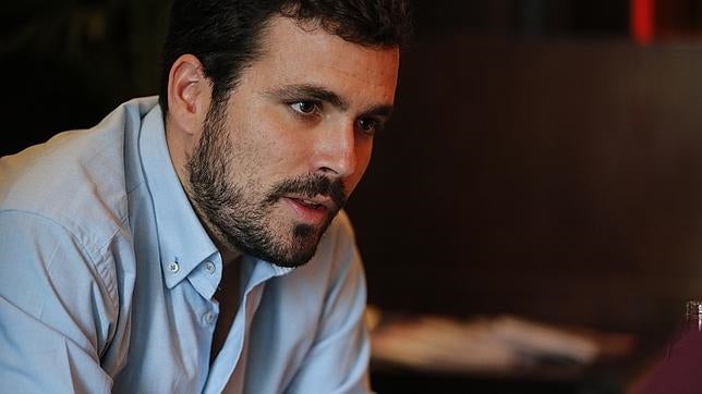 Alberto Garzón: «Podemos y Ciudadanos quieren ser el nuevo bipartidismo»