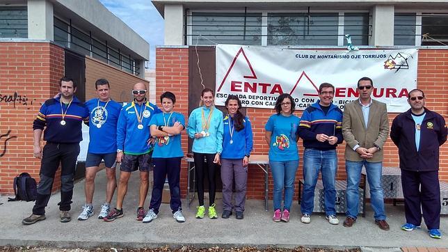 Premiados en el concurso, organizadores y el alcalde de Torrijos