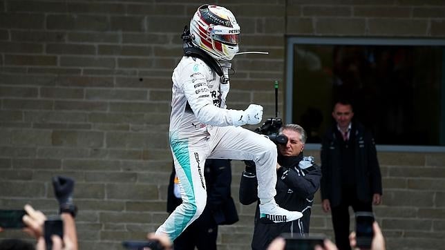 Hamilton, a la altura de Ayrton Senna