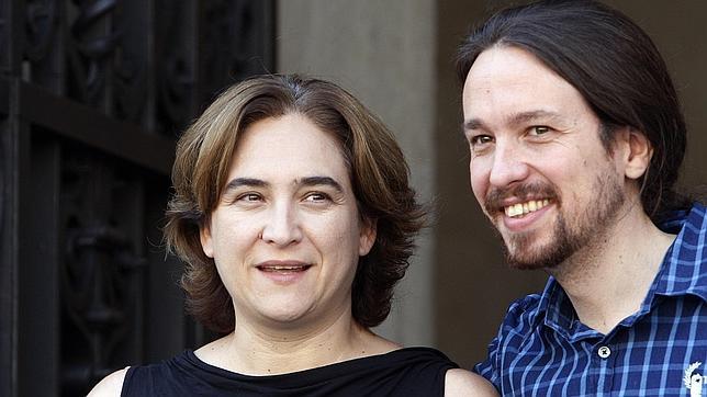 Colau pide a Podemos apartar «las siglas» y «aunar fuerzas por el cambio»