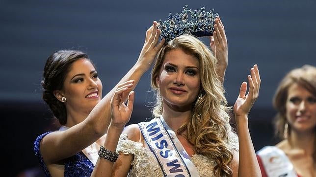 Mireia Lalaguna se alza con la corona de Miss World Spain 2015