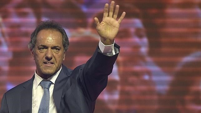 Scioli agradece el triunfo y reconoce implícitamente que habrá segunda vuelta