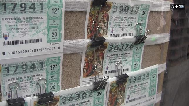 Colas para comprar los últimos décimos para el sorteo del Niño