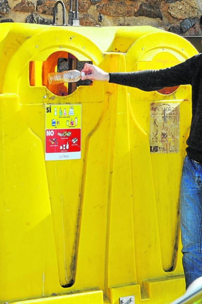 Los castellano-manchegos cometen menos errores a la hora de reciclar que el resto de españoles