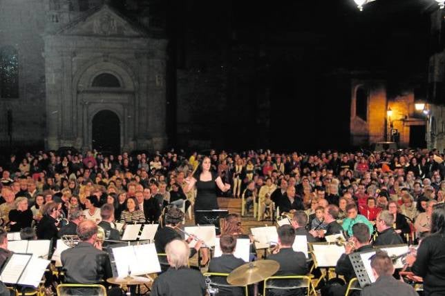 «San Roque» es recibido con música y reinas