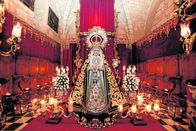 La restauración de la Virgen de las Tristezas eliminará los xilófagos