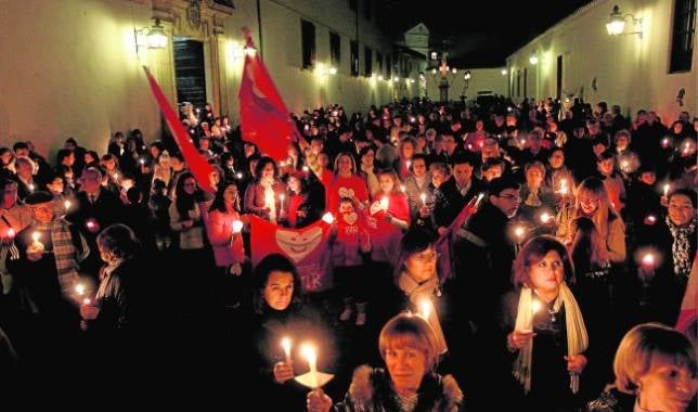 Una vela por cada niño no nacido en el Día de los Santos Inocentes