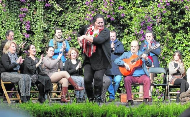 Zambomba flamenca en la Casa de las Campanas