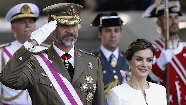 El Rey Felipe VI preside su primer Día de las Fuerzas Armadas, marcado por la austeridad