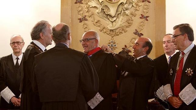 El procurador toledano José Luis Vaquero recibe la Cruz de Peñafort