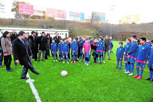 El campo de fútbol anexo al Salto del Caballo mejora sus prestaciones