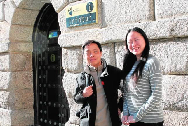 Tang Ying y Jiang Yi son dos periodistas que están visitando Toledo con el objetivo de promocionarla en China