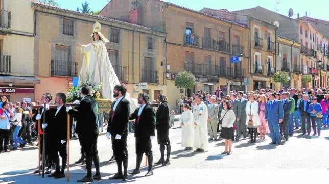 Sigüenza, llena de turistas, vive intensamente la Semana Santa