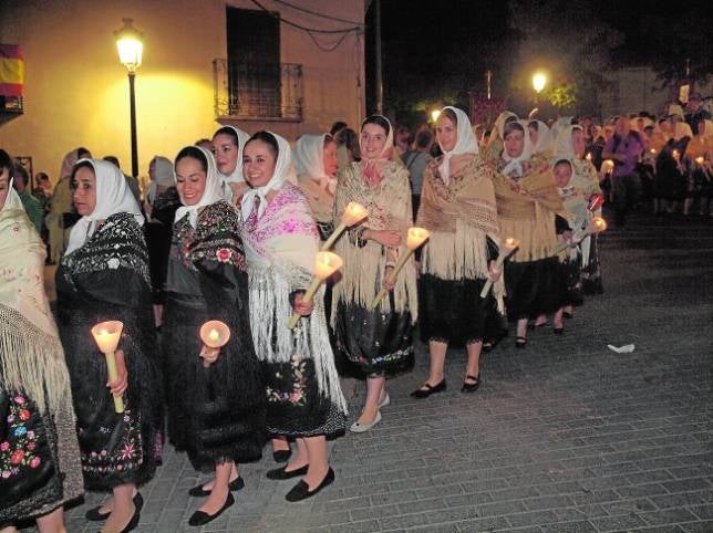 La procesión del Cristo de la Sala, broche de oro de las fiestas