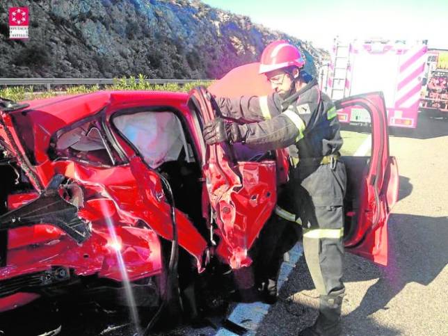 Imagen del estado en el que quedó uno de los vehículos tras el accidente en Alcalá de Xivert