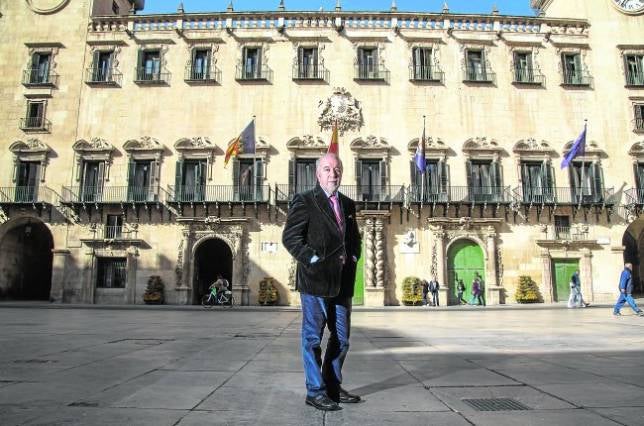 Miguel Valor: «Me ilusiona el trabajo que hay en Alicante y me veo con fuerzas»