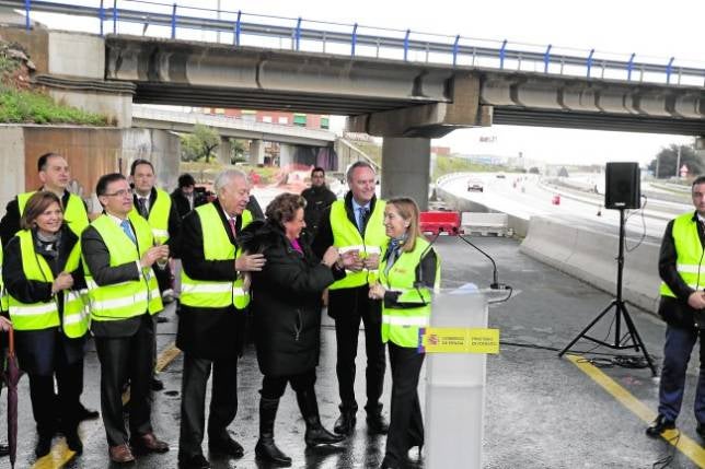 Ana Pastor confirma que las obras del tercer carril de la A-3 estarán finalizadas en junio