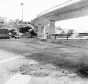 Herido grave al caer con su coche desde el puente sobre la autovía de Coria