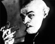 Gavilán o paloma, lagarta o vampiro