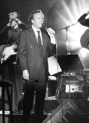 Julio Iglesias presenta sus nuevas canciones en San Fernando