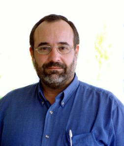 Antonio del Junco: «La belleza y la fugacidad de las luces de Sevilla merecen ser captadas por un objetivo»
