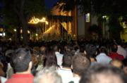 La Virgen se paseó por su barrio en medio del fervor