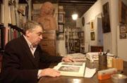 Enrique Valdivieso, catedrático de Arte: «Sevilla es una ciudad de vicio y de virtud, la que tenía más prostíbulos y más conventos»