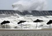 Un temporal «histórico» destroza las playas de Málaga y corta el tráfico marítimo con África