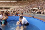 Más de trescientos testigos de Jehová fueron bautizados ayer en el Estadio Olímpico