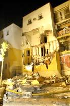 Tres muertos y 32 heridos en una explosión de gas intencionada en una vivienda de Sevilla