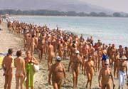Marcha nudista en Vera para reivindicar que una playa siga siendo naturista