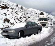 Protección Civil rescata a 45 personas atrapadas en 30 coches a causa de la nieve en Ronda