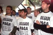 Los jugadores suspendieron la sesión y fueron a plantarle cara