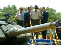 El Rey preside la presentación del carro de combate Leopardo 2E en Alcalá de Guadaíra