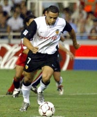 Lopera negocia por Luis Fabiano y Oliveira