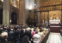 Multitudinaria misa por el Papa en la Catedral de Sevilla