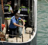 LLega al puerto de Cádiz el barco británico interceptado con ocho toneladas de hachís