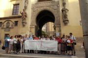 Concentración para pedir al Cabildo el libre acceso al Patio de los Naranjos