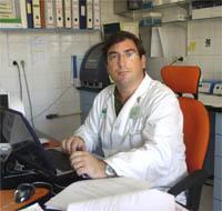 Javier Navarro Antolín: «Con menos dinero del que se paga por un futbolista la ciencia en Sevilla marcaría grandes goles»