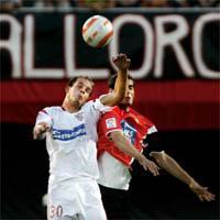 El Sevilla se estrella contra la madera ante un Mallorca con diez (1-1)