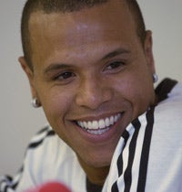 Luis Fabiano pide perdón a la afición del Sevilla por sus declaraciones en las que pedía salir del club