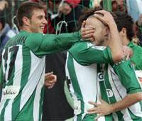 La Real rehabilita al Betis, que sale del descenso (2-0)