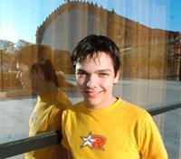 Sergio Rivera, en la Plaza de Armas, en Sevilla./RAÚL DOBLADO