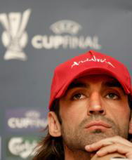 Javi Navarro: «Me gustaría saber lo que pesa la Copa de la UEFA»