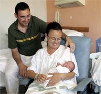 Nace en Sevilla el primer bebé libre de enfermedad hereditaria de la sanidad pública