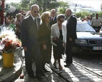 Numerosas personalidades, familiares y amigos acompañaron a Chaves en el funeral de su madre