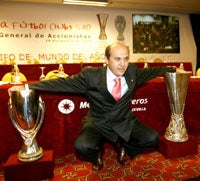 Del Nido, aclamado por los accionistas, amplía su mandato hasta el 2013