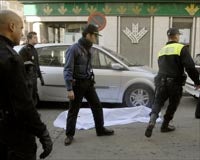 Fallece un hombre tras ser apuñalado en plena calle en el barrio granadino del Zaidín