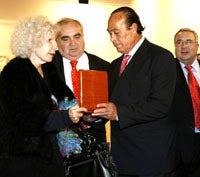 Curro Romero, Medalla de Oro por «arte» propio
